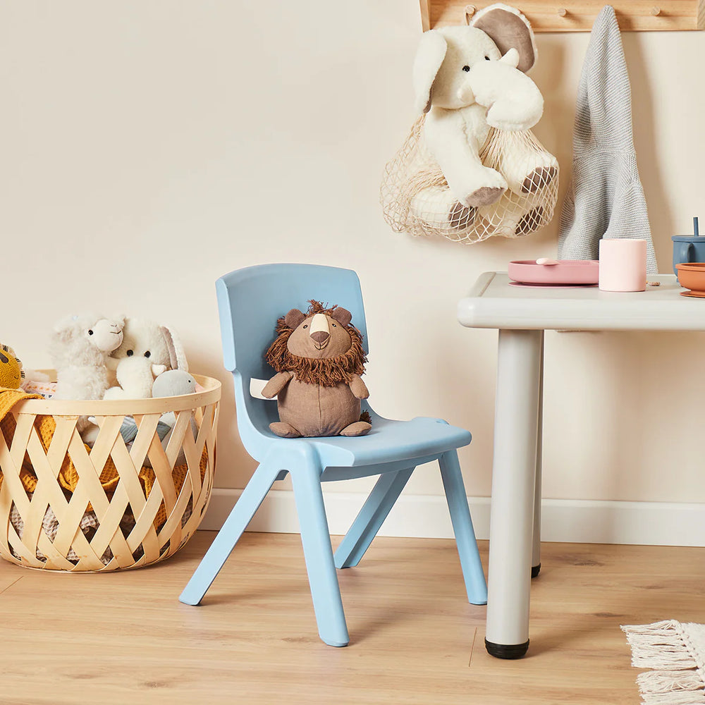 Stolica pastelno plava