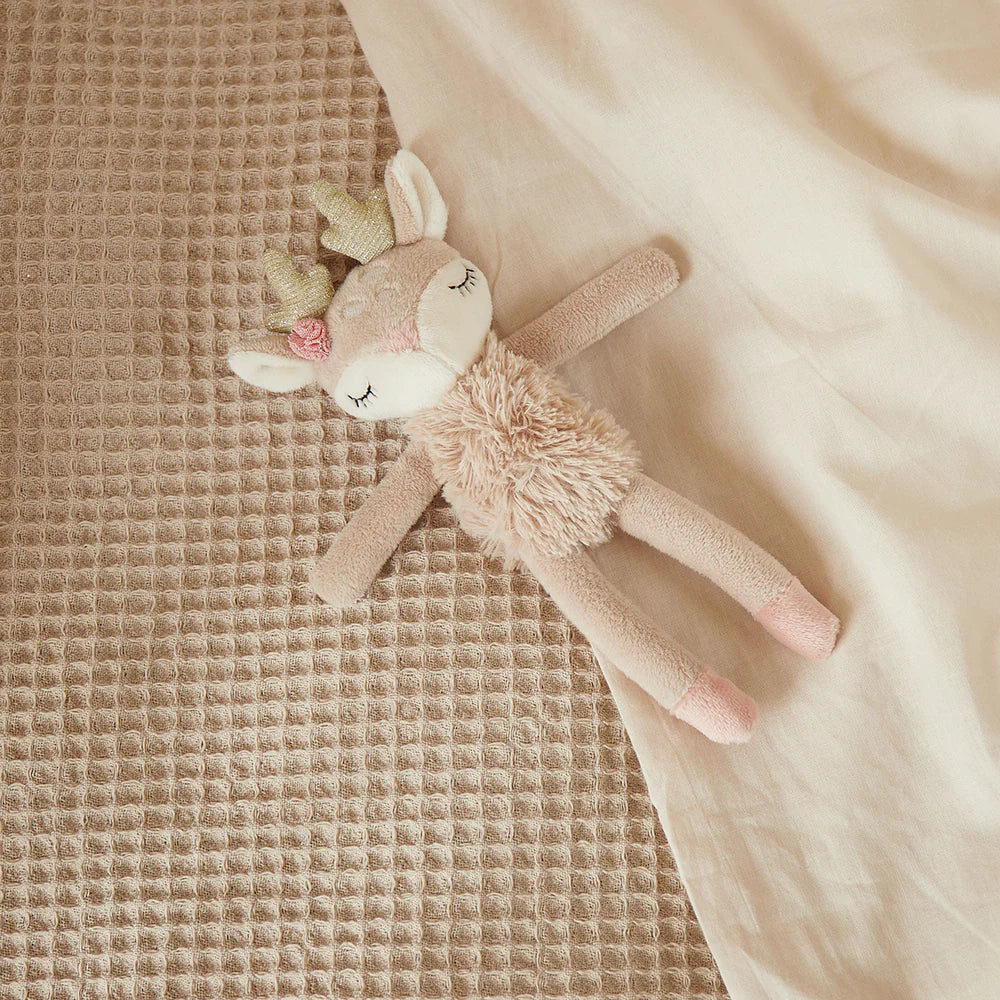 Plišana zvečkica srna Ella