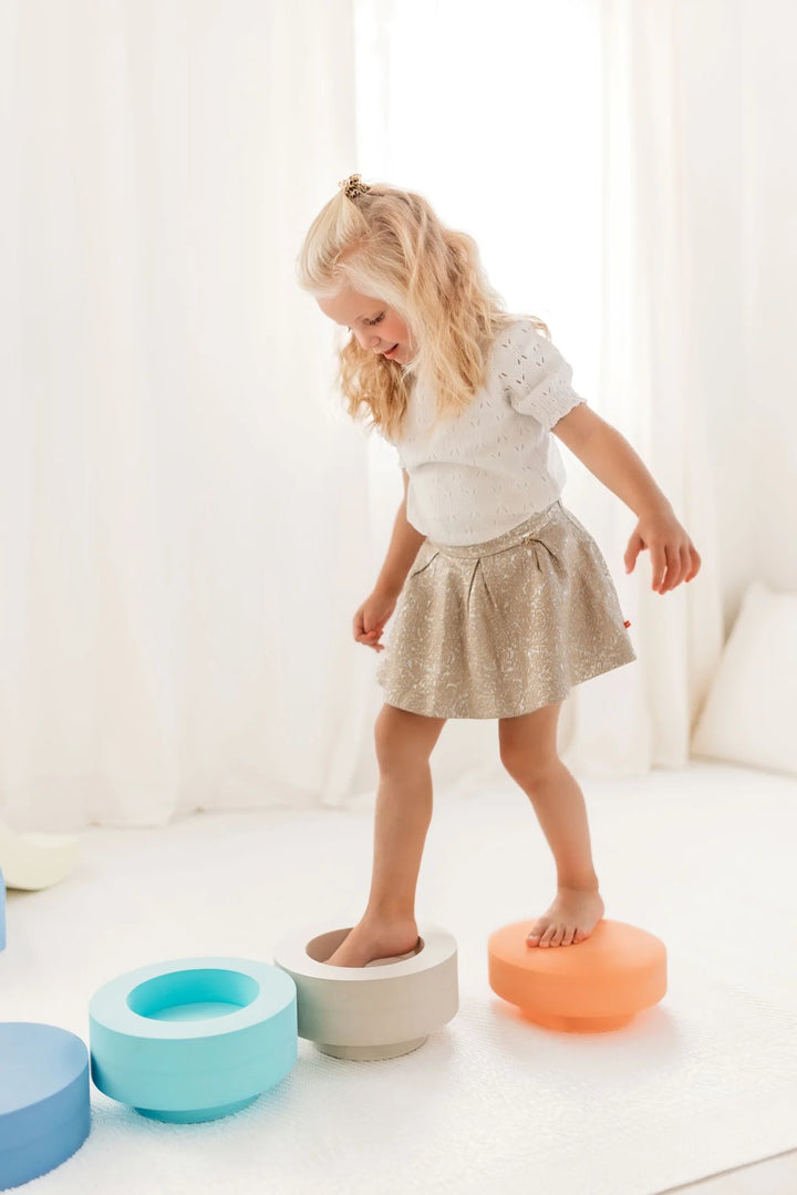 Moes Likovi za razvoj motorike - Rainbow Chair