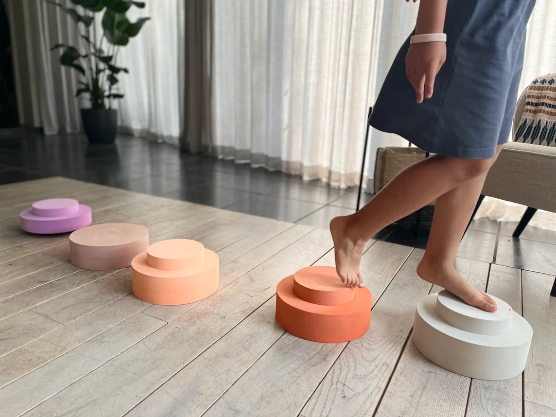 Moes Likovi za razvoj motorike - Rainbow Chair Earth