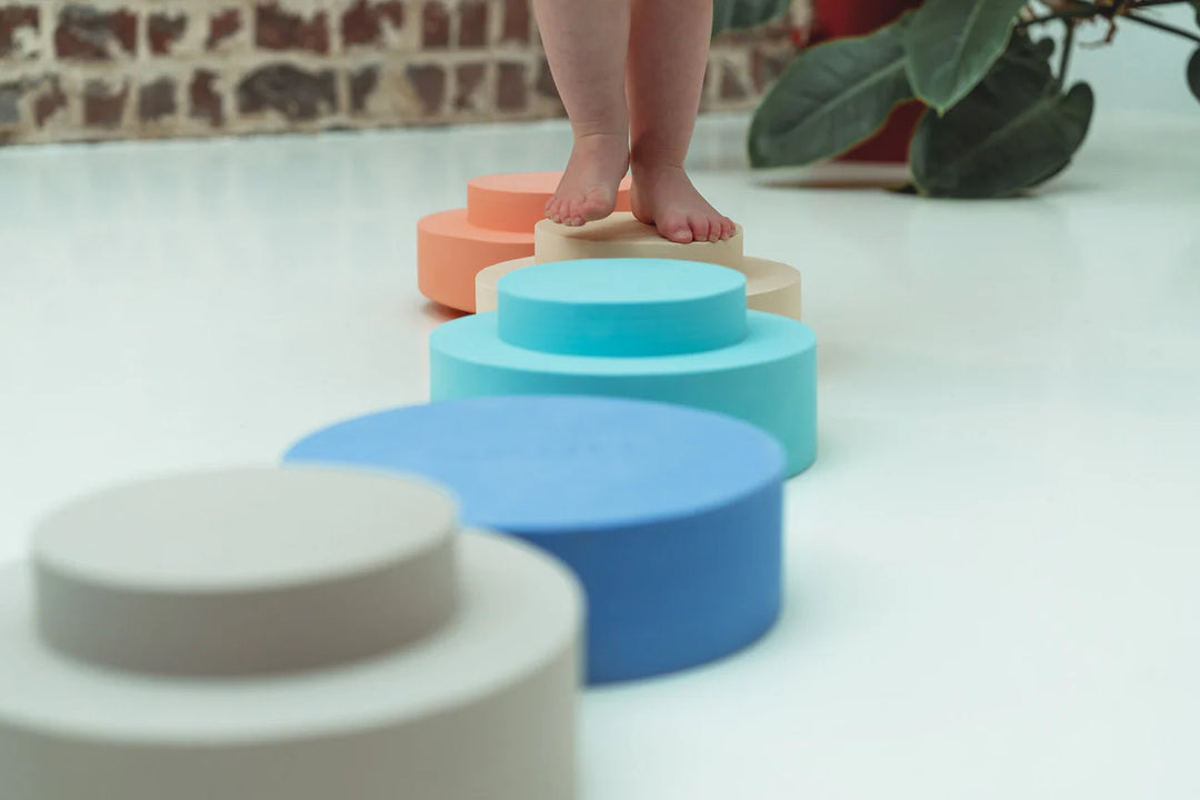 Moes Likovi za razvoj motorike - Rainbow Chair